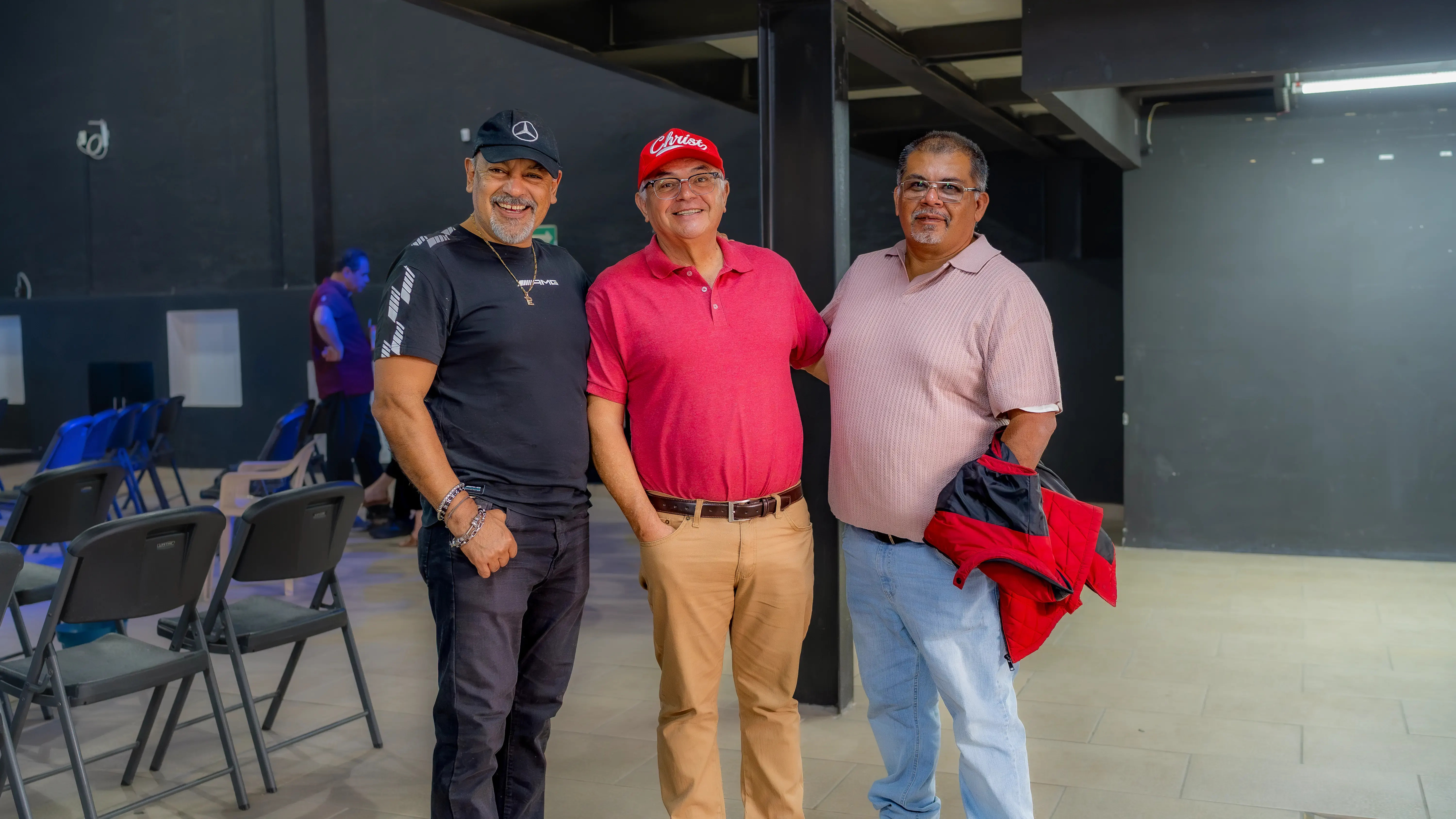 Tres integrantes de ADQ reunidos.